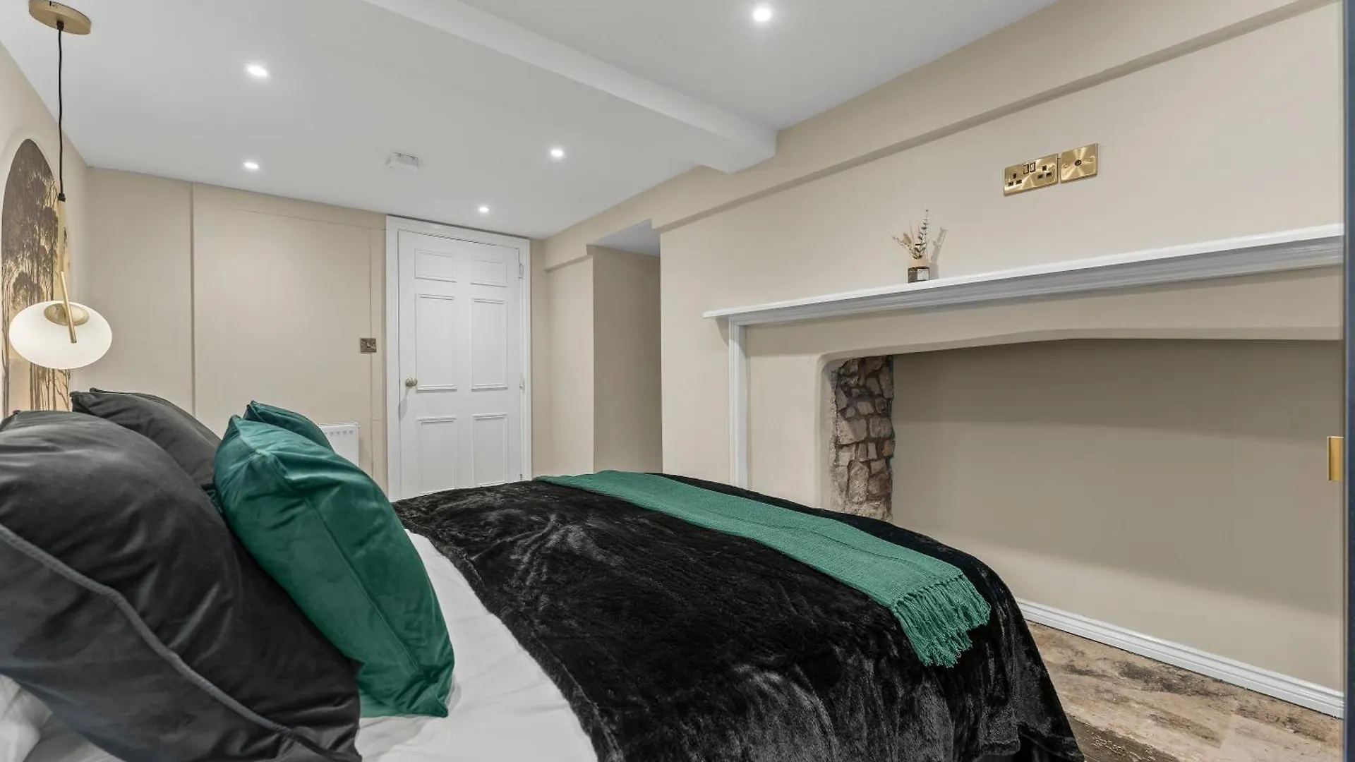 5 Star Lux Abode In Central Bath - Games Room Apartamento