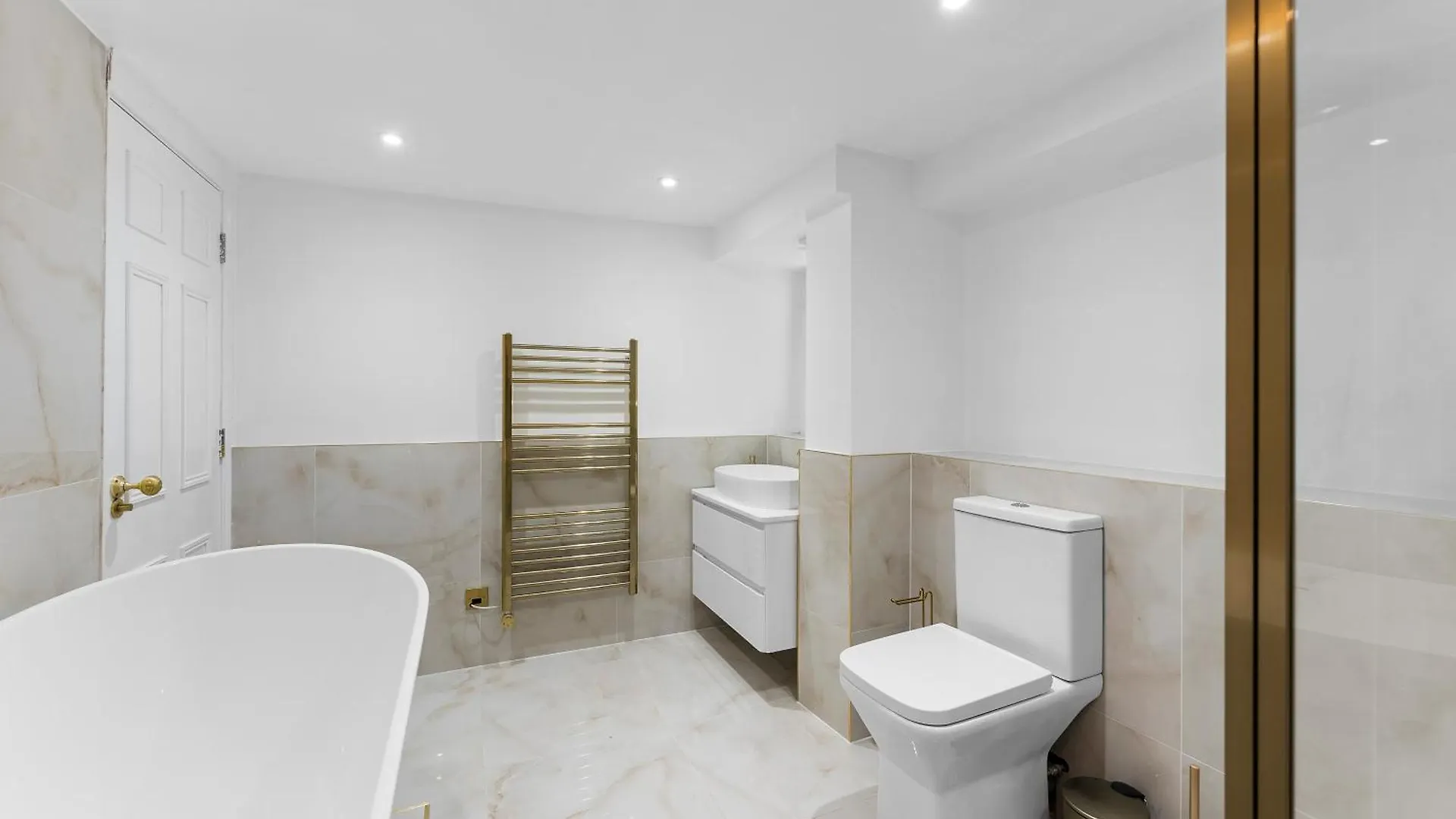 5 Star Lux Abode In Central Bath - Games Room 0*,