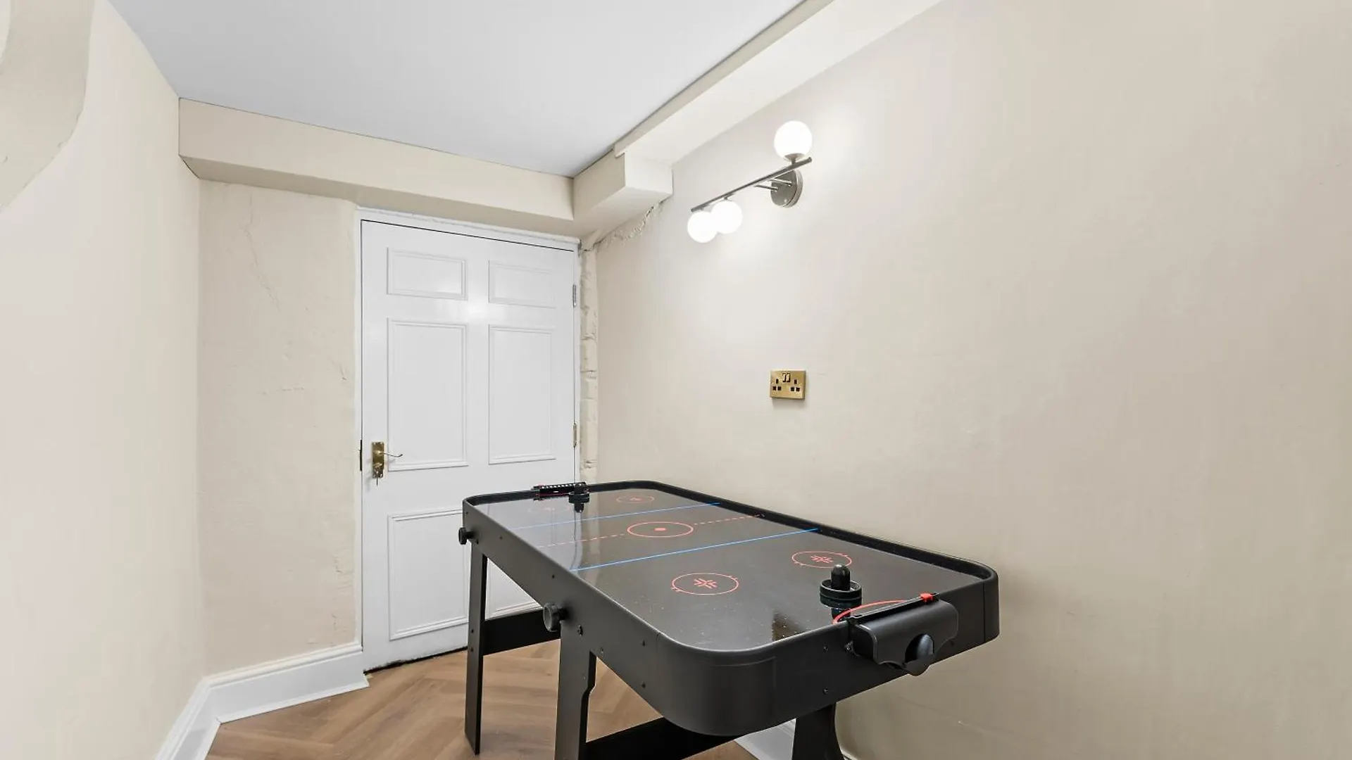 5 Star Lux Abode In Central Bath - Games Room 0*,